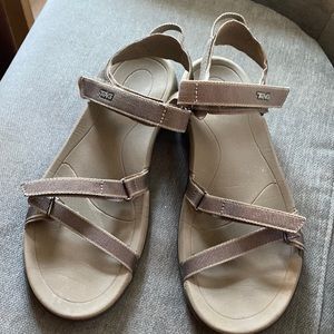 Teva sandals size 9